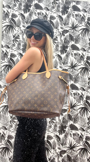 Neverfull MM w/red interior